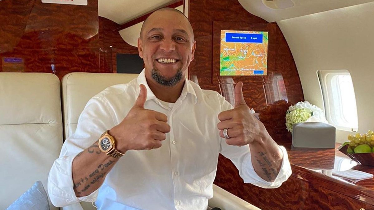 Perdeu 99% de tudo: Roberto Carlos ganhou salário milionário e carro de R$ 2 milhões na Rússia