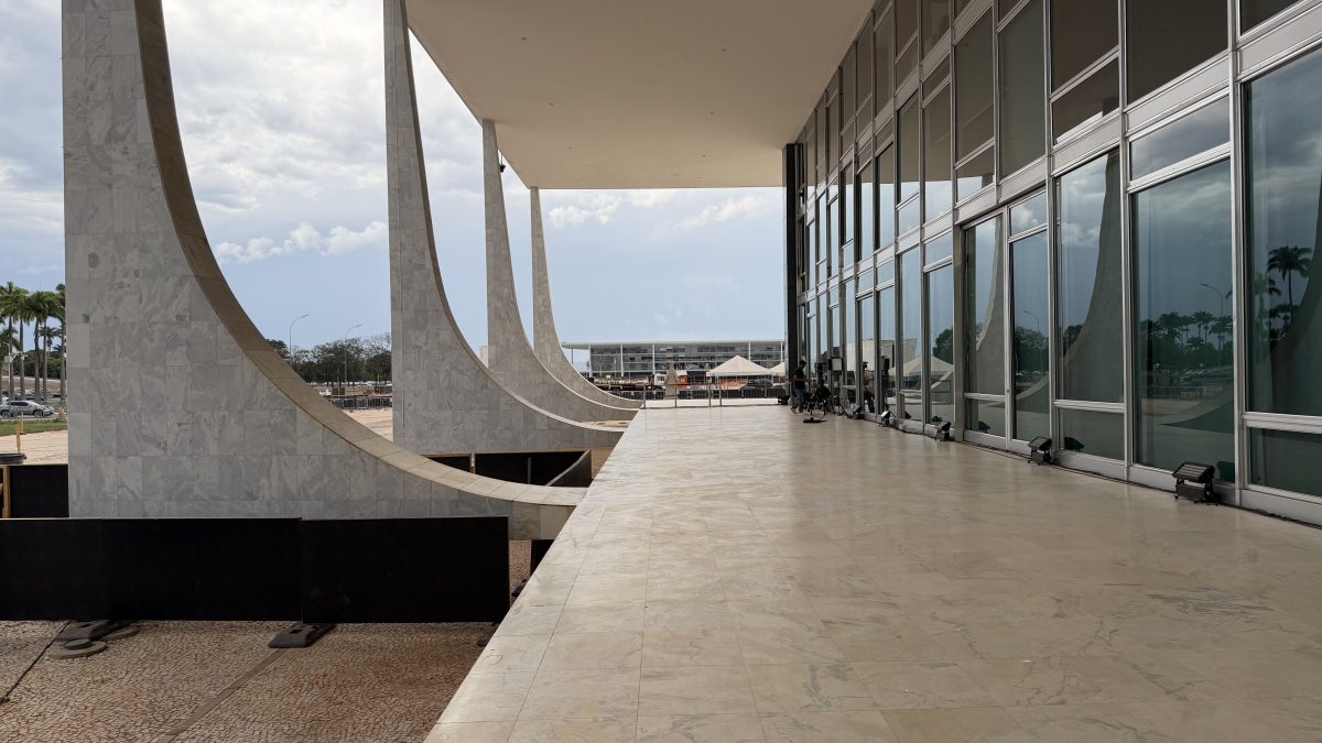 ‘Eles que se resolvam’: funcionários relatam clima de tensão no STF - Foto
