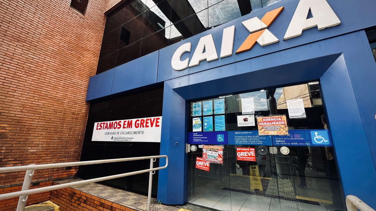 Negociações entre Caixa e funcionários travam e mantém paralisações