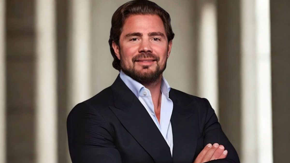 Daniel Vorcaro vota preso na Papuda, enquanto Bolsonaro está impedido de votar; entenda
