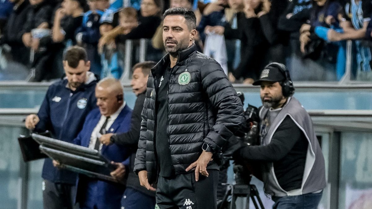 Bastidores: Apesar de resultados, Lacerda ganha prestígio interno na Chapecoense - QTU Questões do Universo