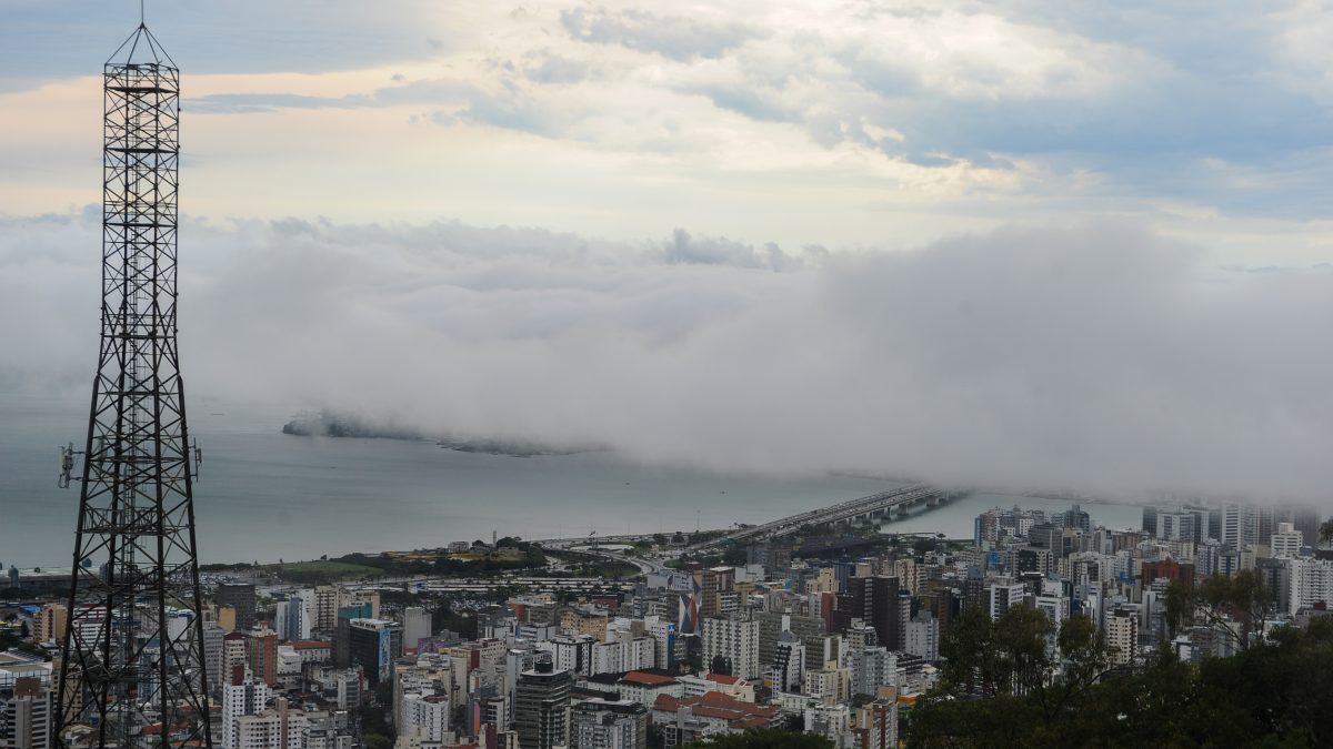 Defesa Civil alerta para dois momentos de ‘atenção’ com forte chuva em SC, mas sinaliza melhora no meio da semana