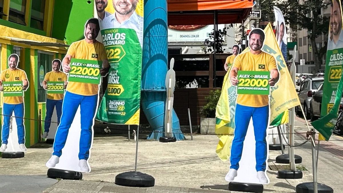 TRE-SC proíbe ‘bonecos’ de candidatos em espaços públicos de Florianópolis