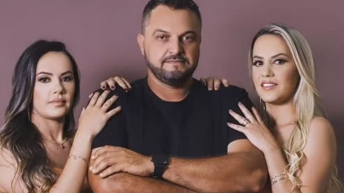 Trisal brasileiro com gêmeas ganha o mundo e chama atenção da imprensa internacional: ‘Dividem o mesmo homem’ - Foto