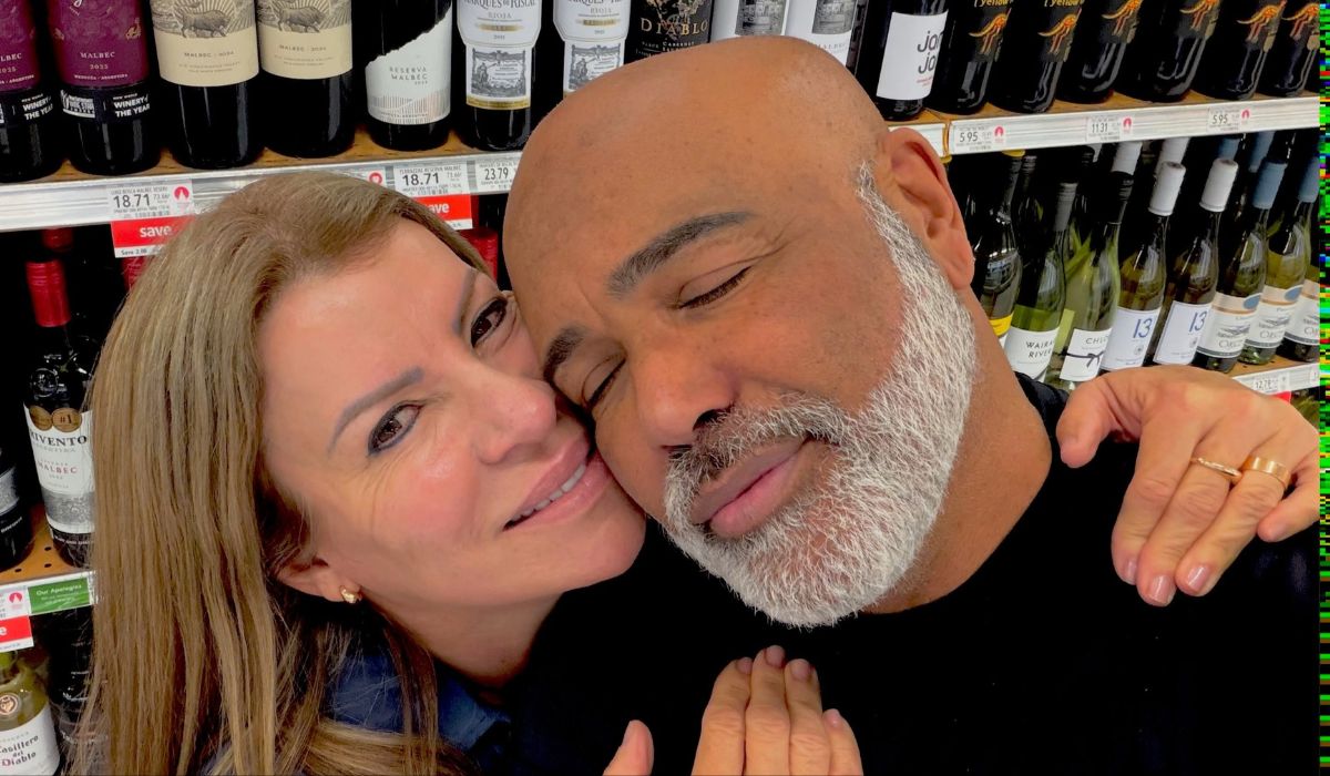 Geralda Helena, esposa do cantor, explicou a decisão da família sobre o velório de Rick