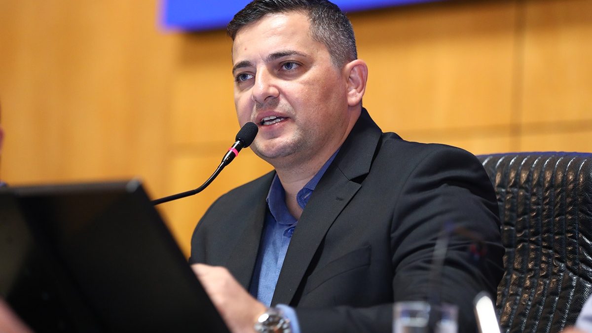 Candidato com 1% em pesquisa tenta furar corte de emissora, mas TRE-ES barra sabatina ao vivo - Foto