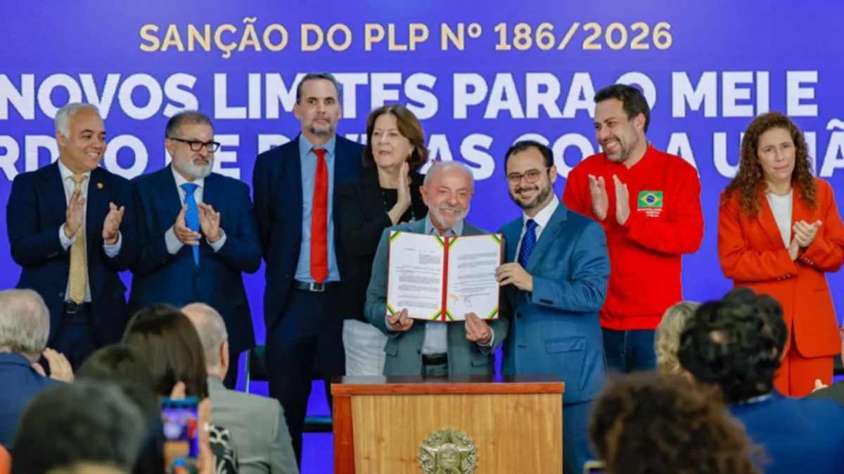A quatro dias das eleições, Lula envia PEC do transporte gratuito aos fins de semana à Câmara