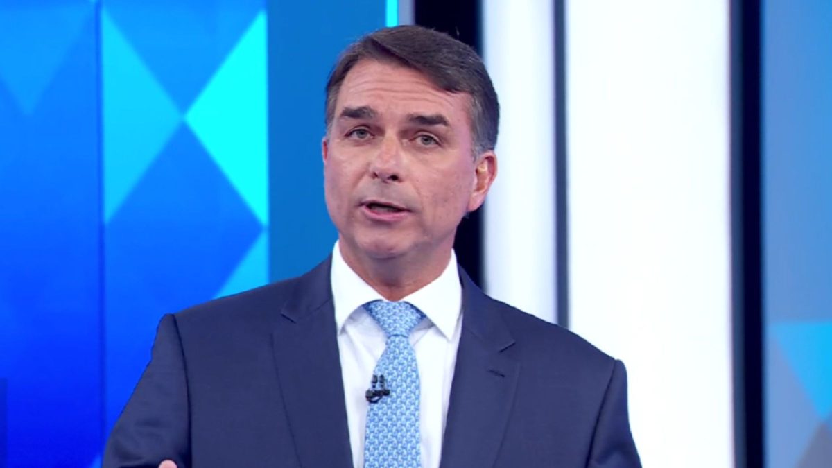 Mãe de Ana Clara reage à fala de Flávio Bolsonaro em debate: ‘Não tive a resposta que queria’