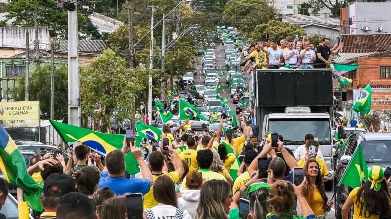 Motociata em apoio a Flávio Bolsonaro (PL), realizada em Curitiba (PR) neste sábado (17).Foto: ASCOM/Sergio Moro/Reprodução/ND Mais
