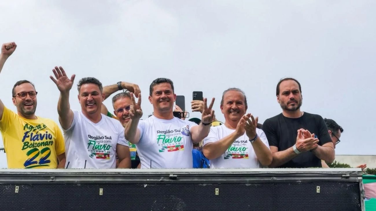 Motociata em apoio a Flávio Bolsonaro (PL), realizada em Curitiba (PR) neste sábado (17).
