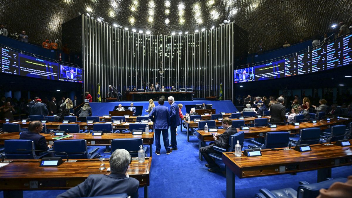 Com apoio de Flávio e aliados, Senado aprova fim da escala 6×1 em 1º turno por 75 votos