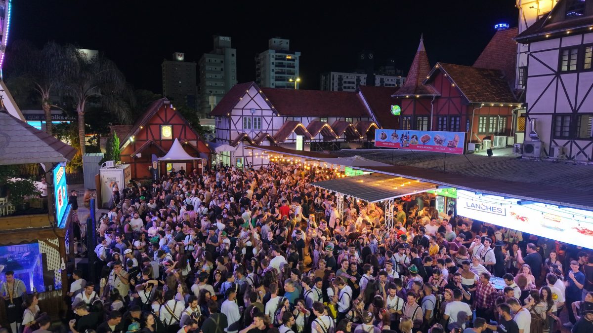 Oktoberfest Blumenau tem explosão de público, ultrapassa meio milhão de visitantes e mira novo recorde - Foto