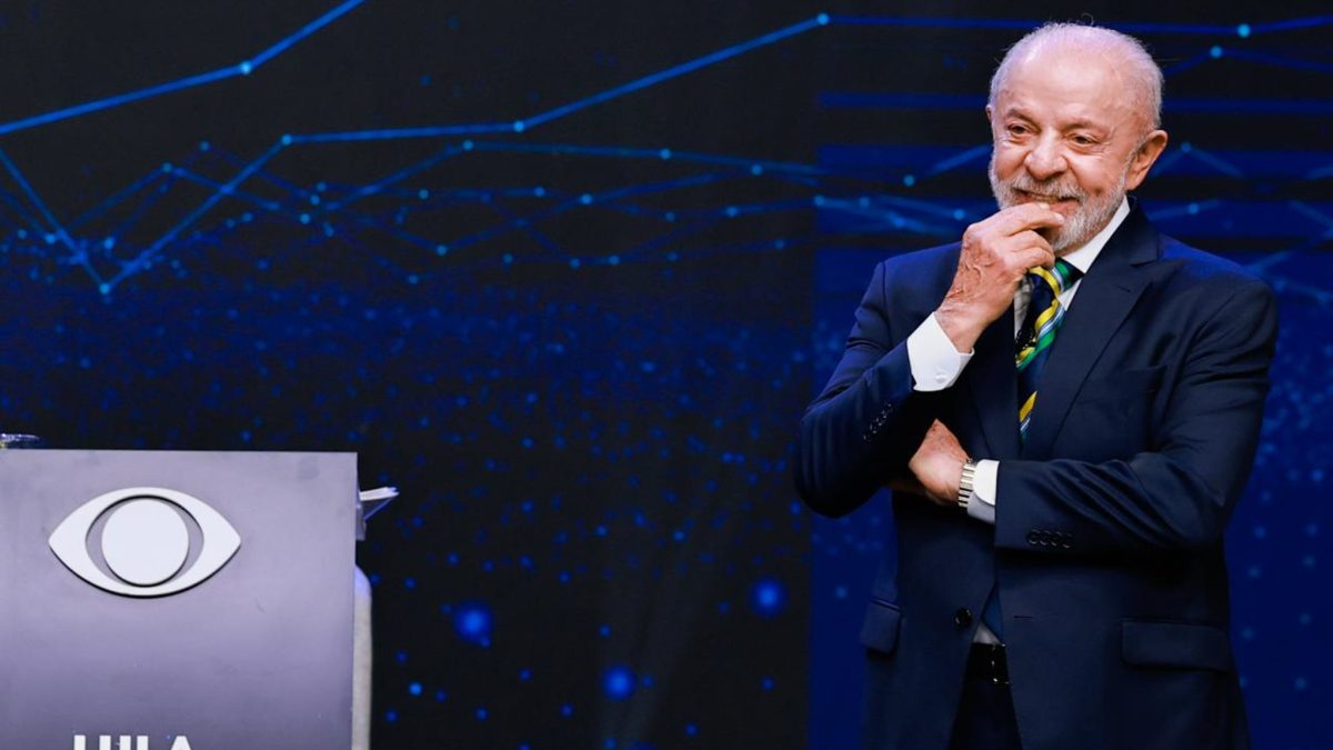 Lula diz que vai entregar ao TSE autorização para abrir sigilos bancários e telefônicos e desafia Flávio a fazer o mesmo