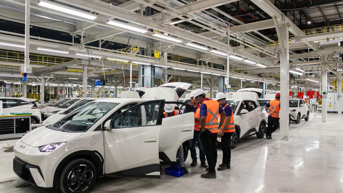 BYD vai contratar 1.500 funcionários na Bahia para ampliar produção de carros e alcançar uma meta ambiciosa até o fim de 2026
