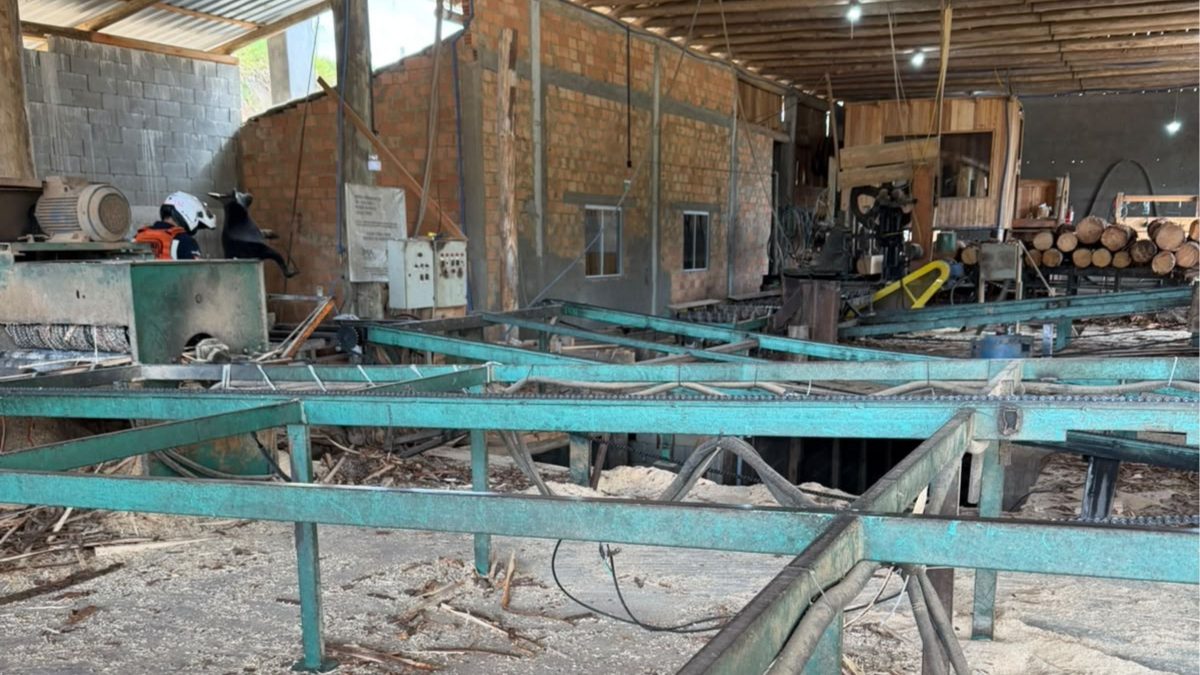 Jovem de 18 anos fica com os dois braços presos a máquina durante trabalho, sofre graves lesões e é resgatado pelo Corpo de Bombeiros em SC