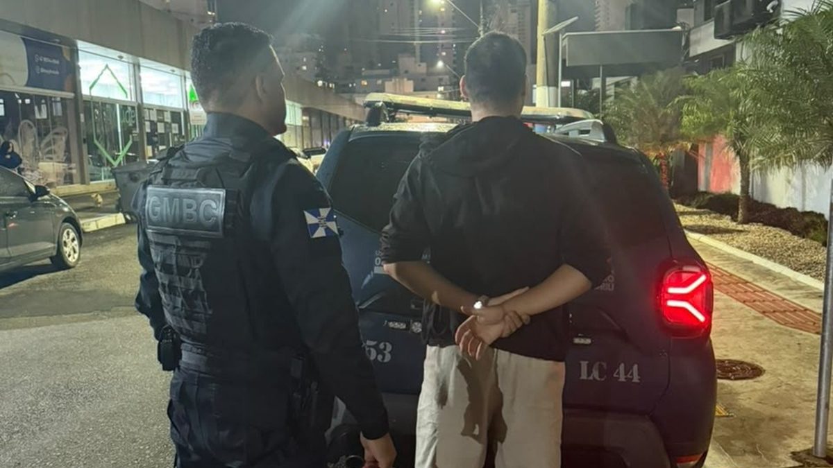 Homem é preso após dar soco na boca da companheira e trancá-la dentro de casa em Balneário Camboriú