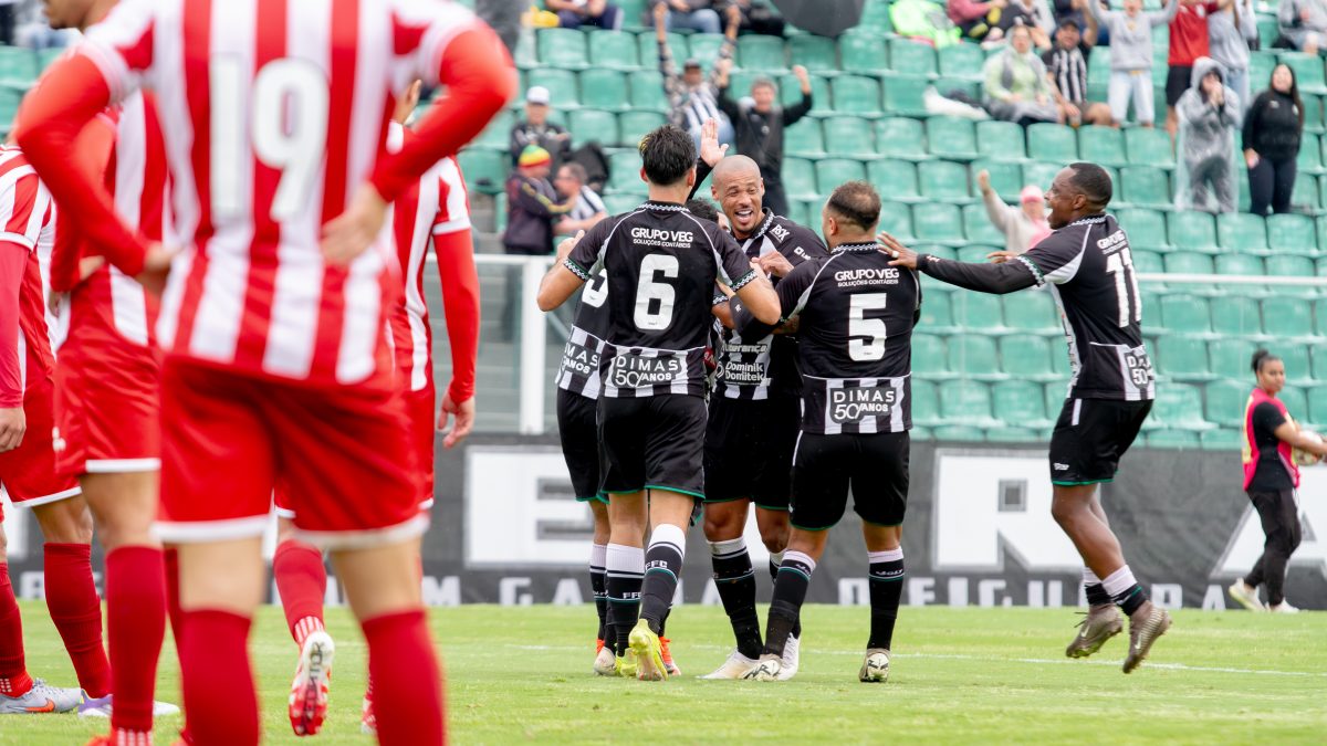 Figueirense vence o Hercílio Luz, assume a liderança, mas precisa melhorar a efetividade de ataque