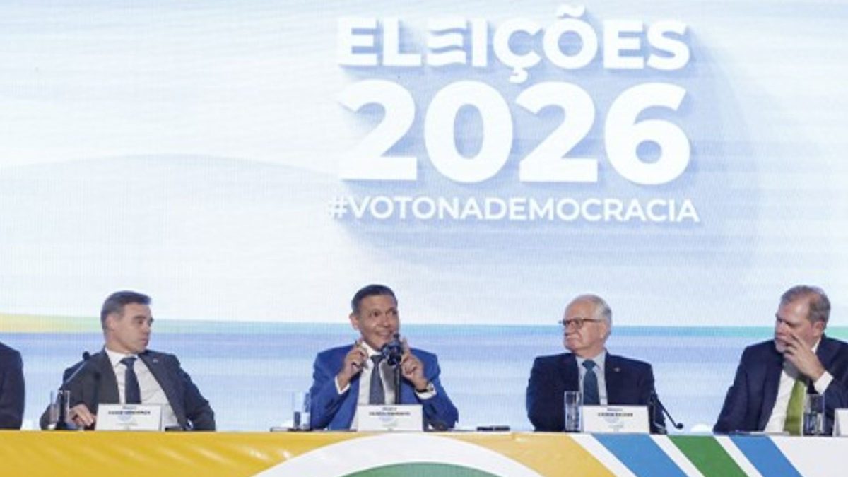 Presidente do TSE destaca transparência da eleição, explica atraso na divulgação dos resultados e anuncia preparação para o 2º turno