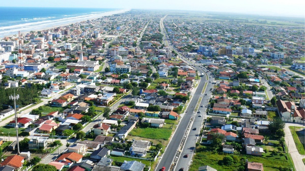 Prefeitura de praia em SC reduz licitação em R$ 1,1 milhão e poderá licitar coleta seletiva de lixo após liberação do TCE
