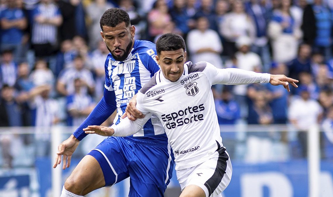 Avaí para no goleiro Richard, toma gol nos acréscimos e perde para o Ceará na luta contra o rebaixamento