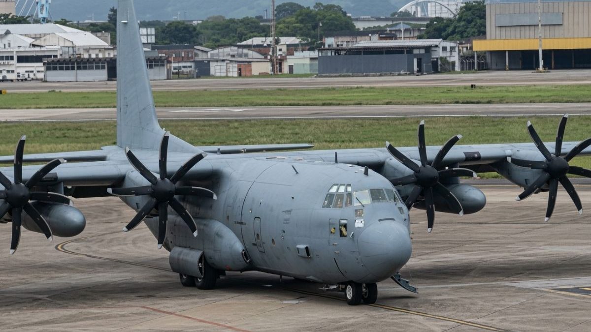Pouso de avião militar dos EUA no Rio de Janeiro acontece sem explicações o | Segurança | QTU Notícias