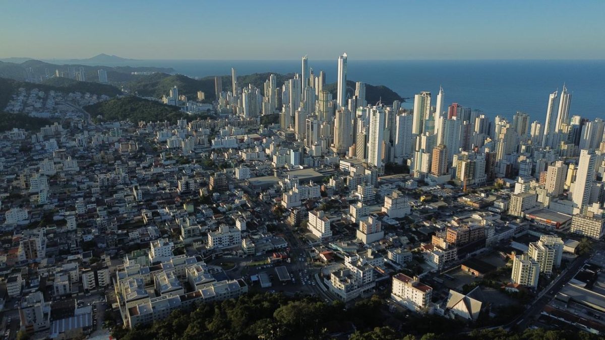 Festas de outubro e feriadão devem levar hotéis de Balneário Camboriú perto da lotação máxima