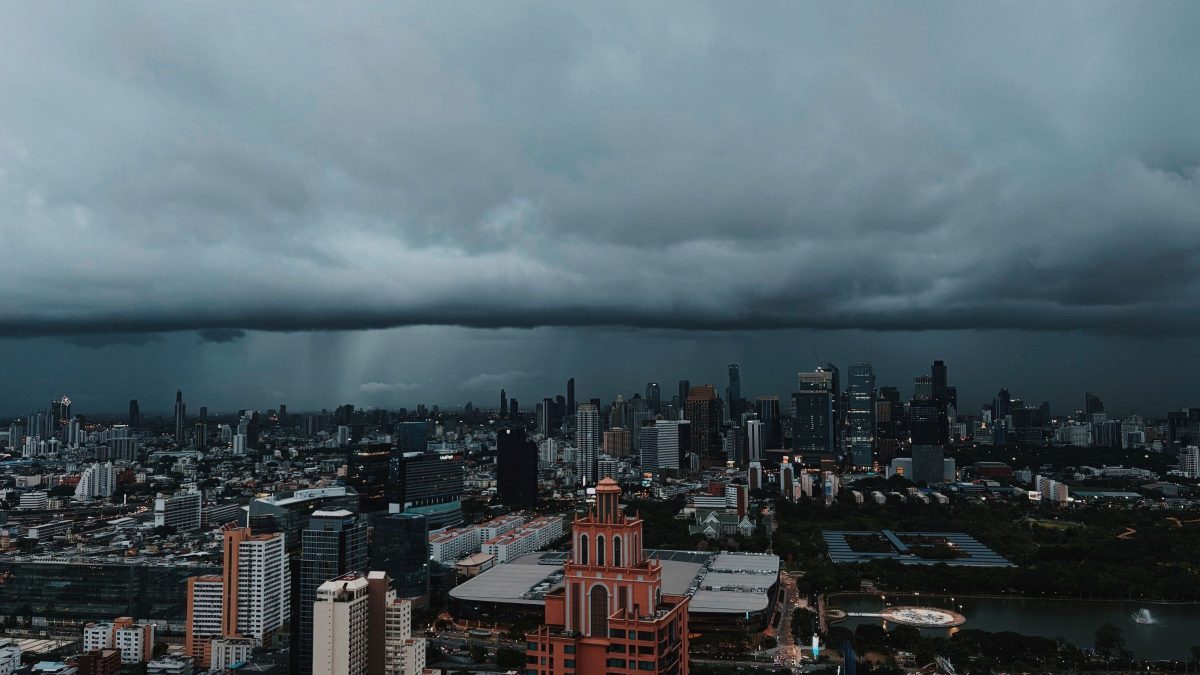 Tempestades ameaçam 526 municípios neste sábado (10) com chuva de até 100 mm, ventos intensos e risco de granizo nas próximas horas