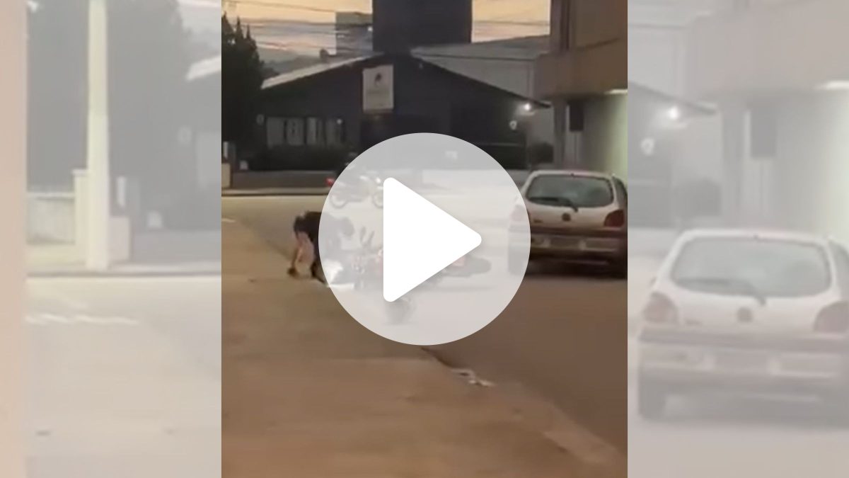 VÍDEO: Idoso é agredido com socos em briga de trânsito em SC