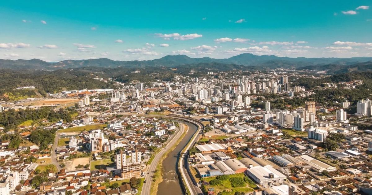 Cidade de SC anuncia mais de R$ 100 milhões em obras para recuperar a infraestrutura viária e divulga pacote de intervenções em 39 ruas - Foto