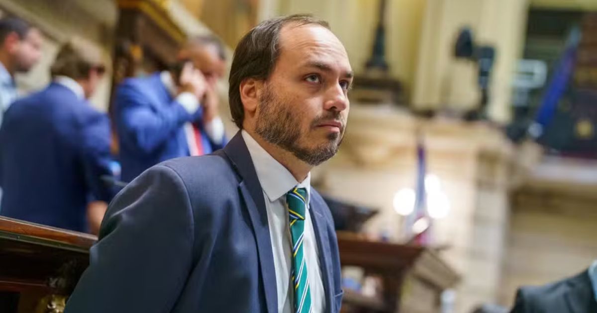 Carlos Bolsonaro é eleito senador por Santa Catarina com 25% dos votos nas Eleições 2026