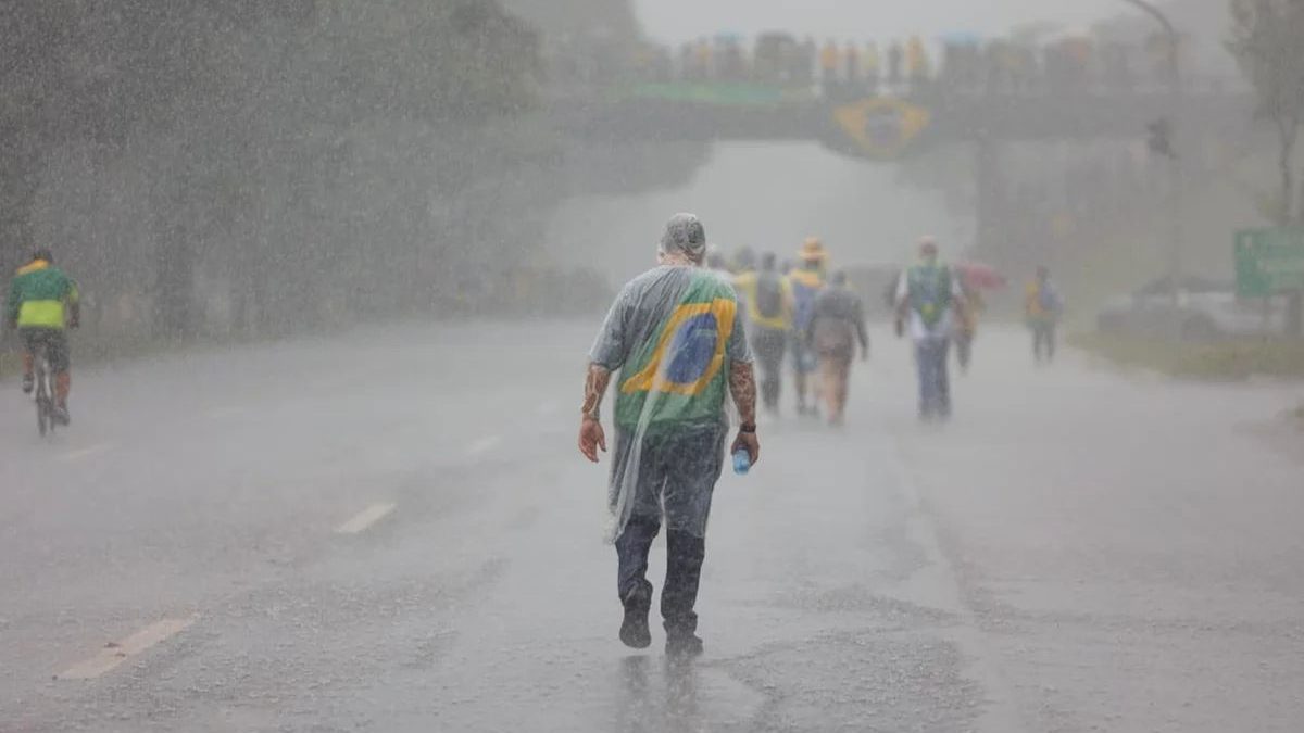 Ciclone nas eleições: veja onde a frente fria traz risco de tempestades durante o 1º turno deste domingo (4)