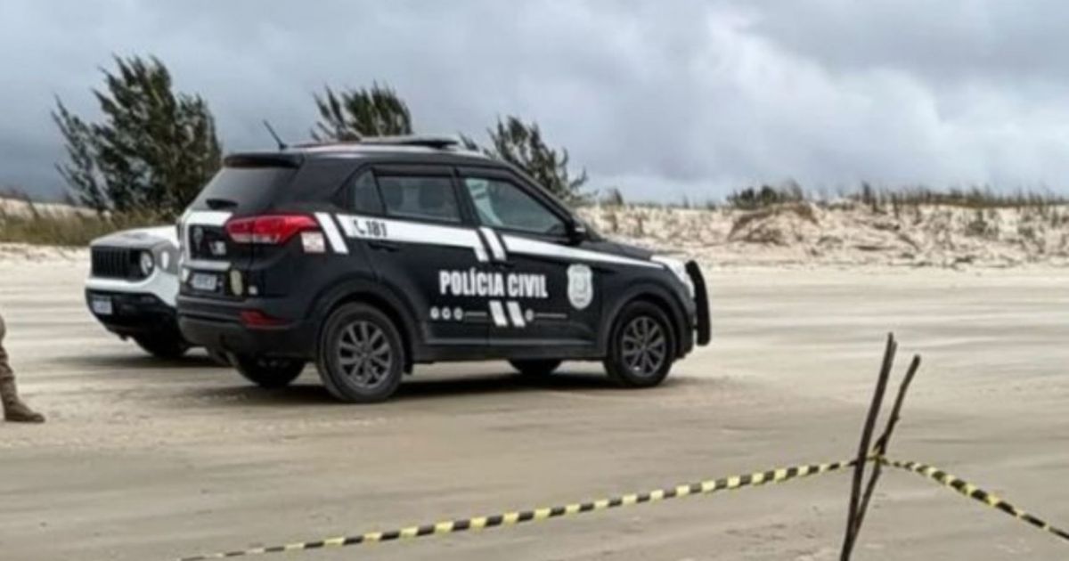 Corpo de homem em decomposição e nu é encontrado na faixa de areia de praia do Sul de Santa Catarina