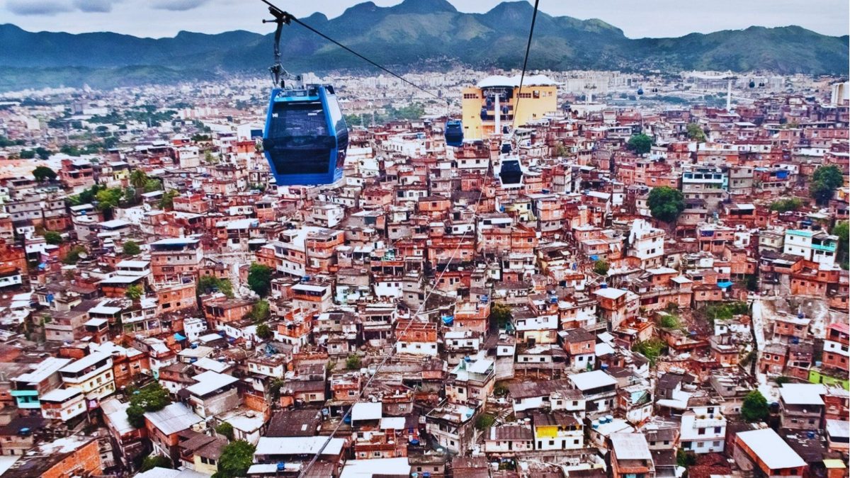 Criança é baleada na perna durante comemoração no Complexo da Penha, no Rio de Janeiro
