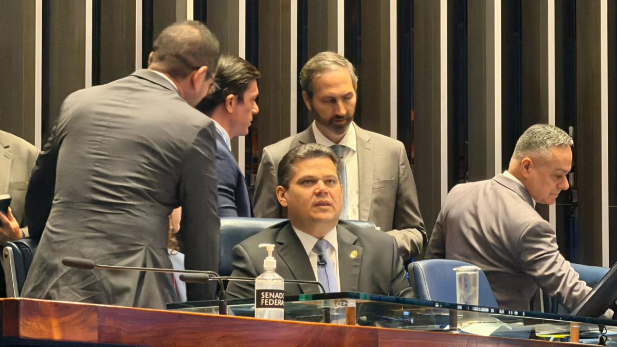 Alcolumbre retira PEC da Segurança Pública da pauta do Senado após acusação de manobra