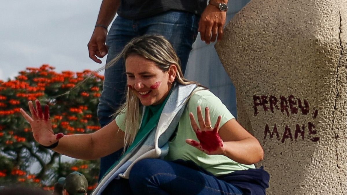 Como ‘Débora do Batom’ se tornou símbolo do embate entre o STF e o movimento por anistia da direita brasileira