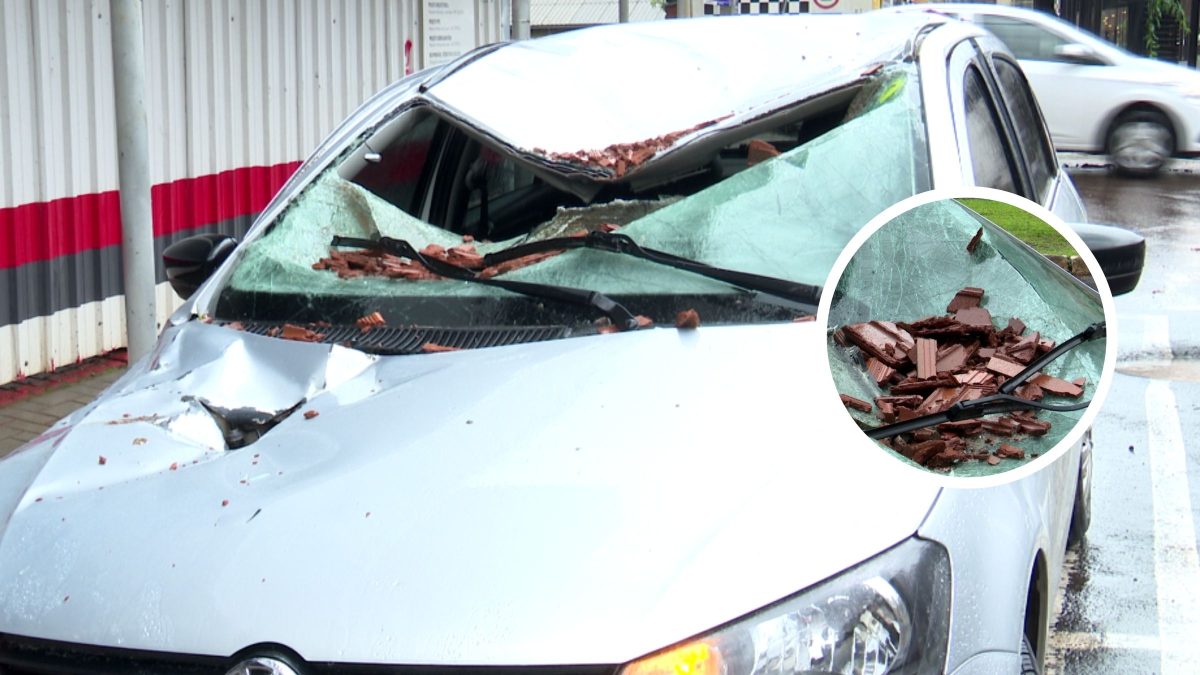 ‘Foi um susto gigante’: casal é surpreendido por queda de tijolos sobre carro durante temporal em Chapecó