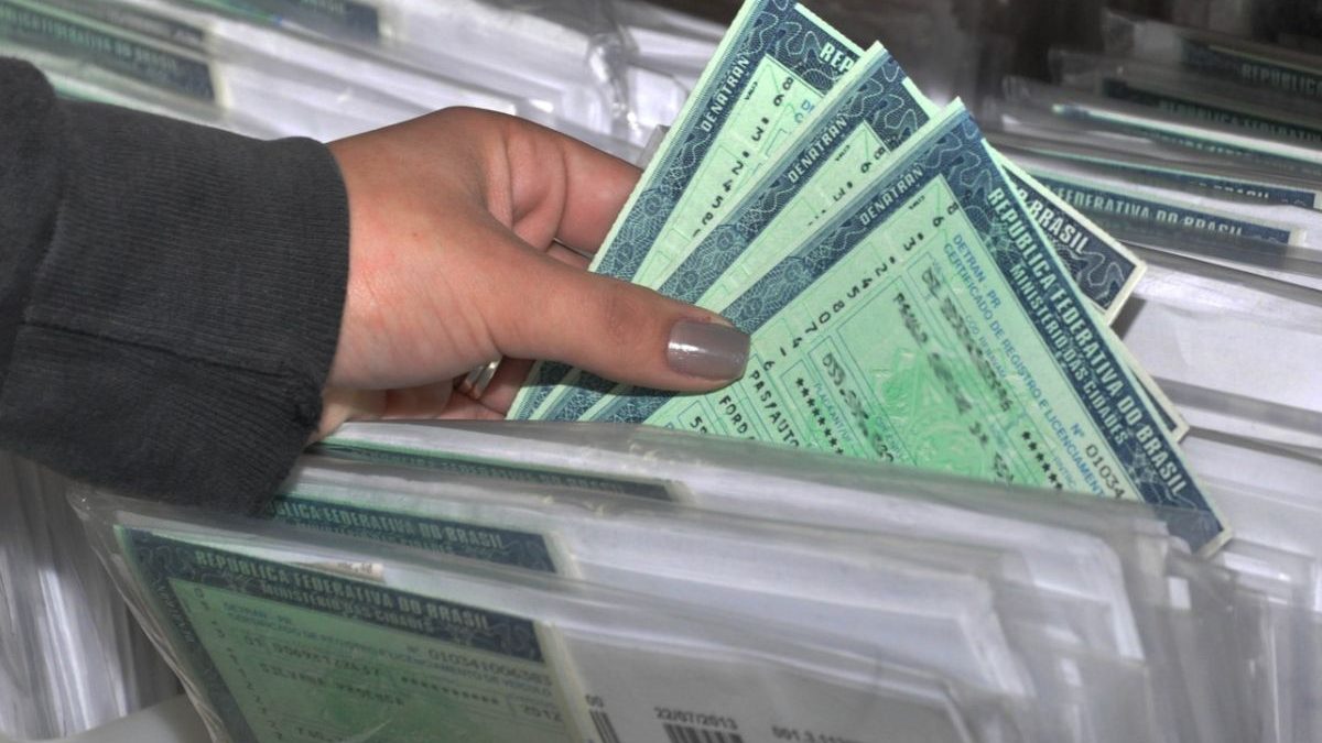Detran-SC divulga lista de 113 veículos autuados e multados; valores chegam a R$ 586,94