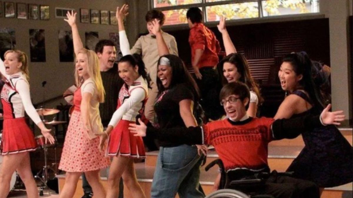 Fenômeno dos anos 2010, famosa série musical ganhará reboot com provável retorno de parte do elenco original em nova aposta da Disney