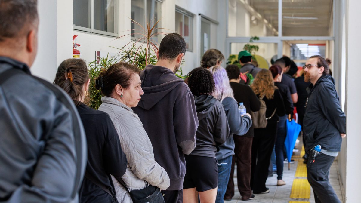 Vai trabalhar no dia da eleição? Lei garante saída para votar sem desconto no salário e prevê punição a patrões que impedirem - Foto