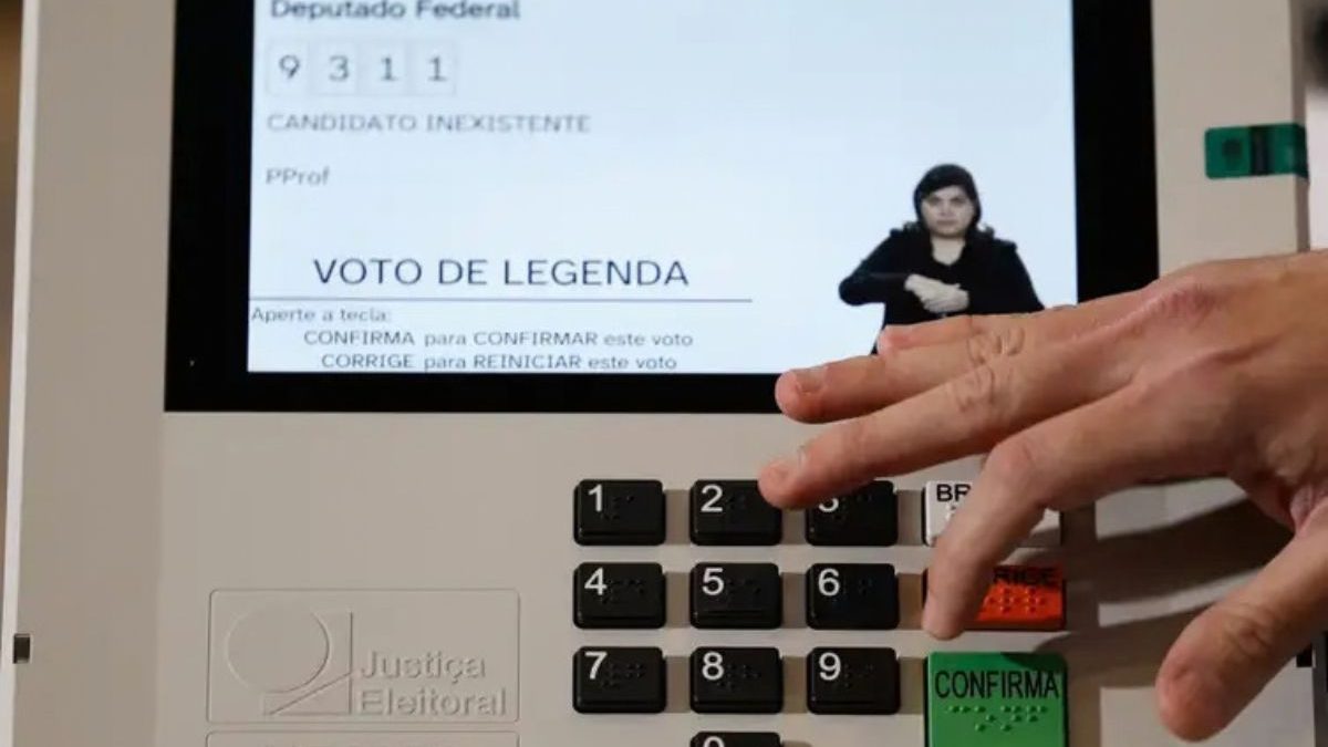 Eleições 2026: quase 2 milhões de eleitores com deficiência terão novos recursos na urna eletrônica durante o voto