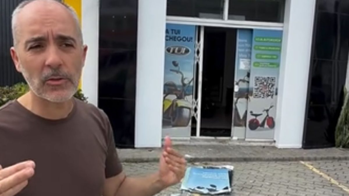‘Não dá mais’: empresário desabafa após loja de motos elétricas ser invadida e furtada antes da inauguração