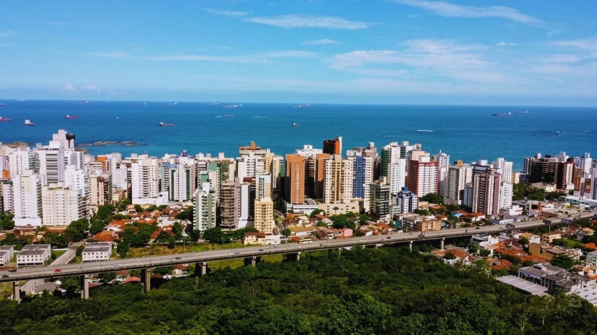 Com salários de até R$ 5,6 mil, banco abre concurso com 936 vagas para nível médio e benefícios que ultrapassam R$ 2 mil