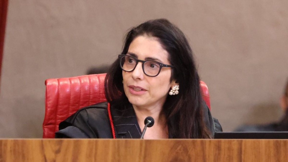 Quem é Estela Aranha, ministra do TSE indicada por Lula e pivô da polêmica que levou ao cancelamento do último debate presidencial