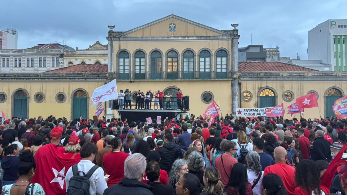 Com Boulos e lideranças da esquerda, ato na Capital em SC busca intensificar estratégia de vira-voto na reta final do segundo turno nas eleições 2026