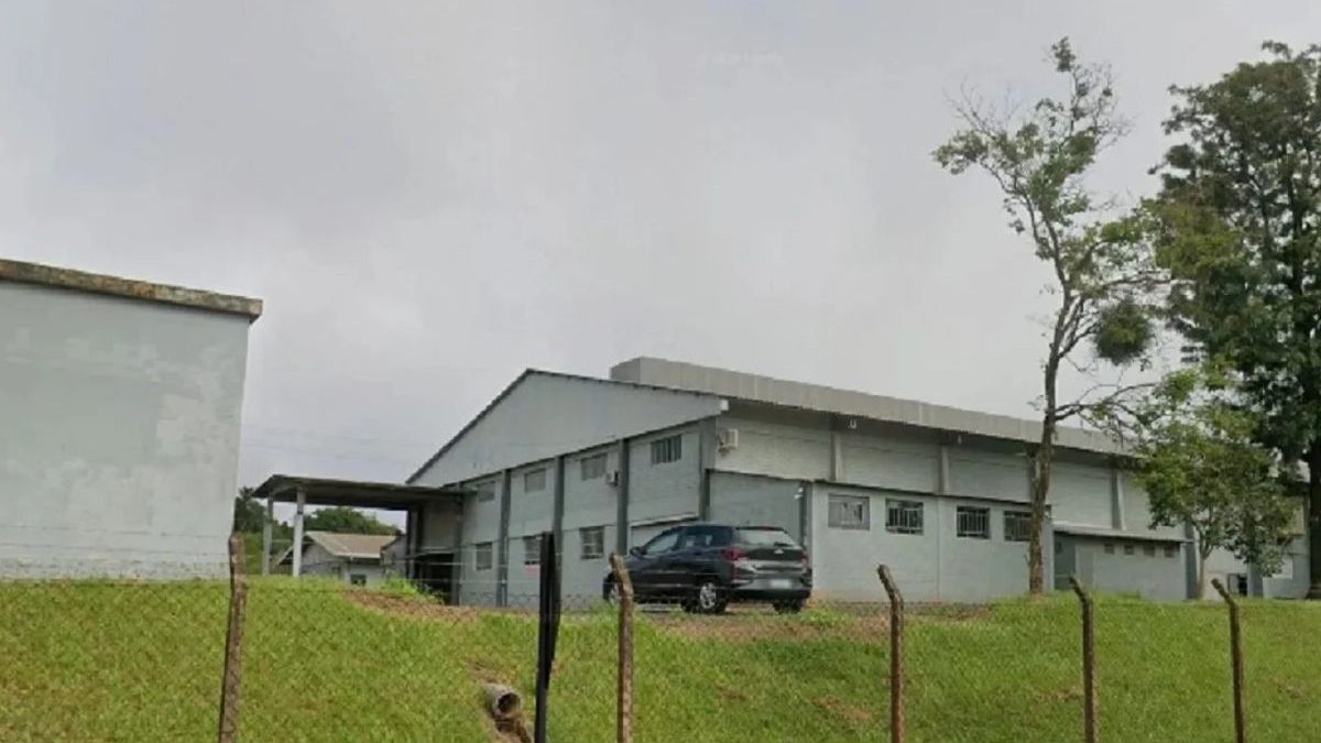 Fábrica de calçados fecha as portas após 3 anos e deixa 120 trabalhadores desempregados