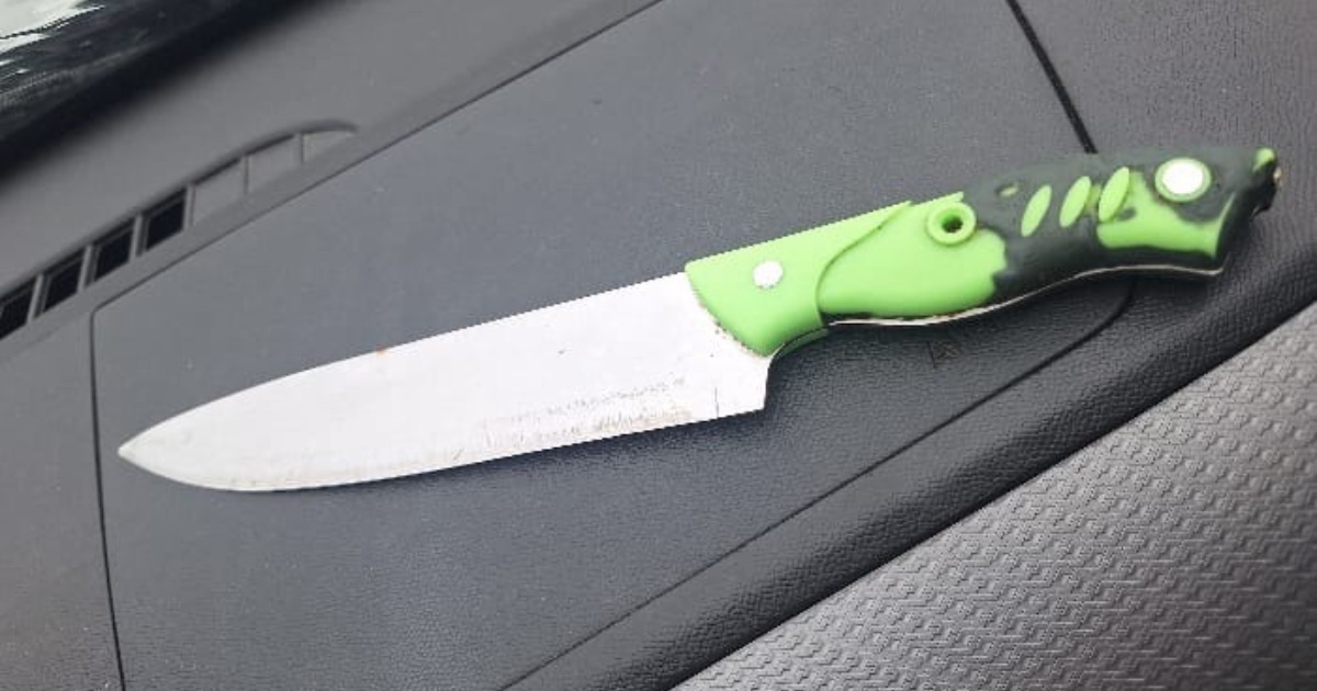 Homem usa falsa entrega da Shopee para tentar matar vizinho a facadas por causa de barulho em SC