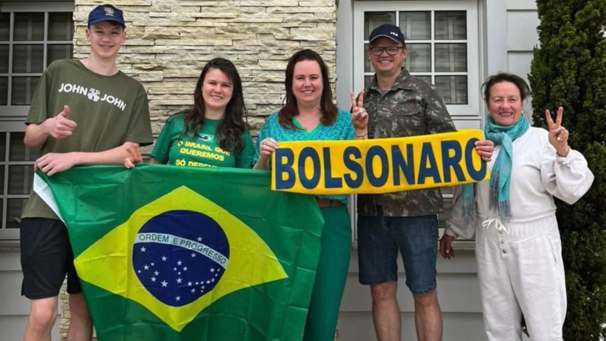 Farmácia vê história de 36 anos ser abalada por retaliação política ligada as listas de boicotes em SC após vitória de Lula