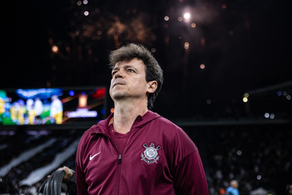 Após derrota para o Inter, Corinthians antecipa demissão e Fernando Diniz encerra trajetória com maior salário da carreira