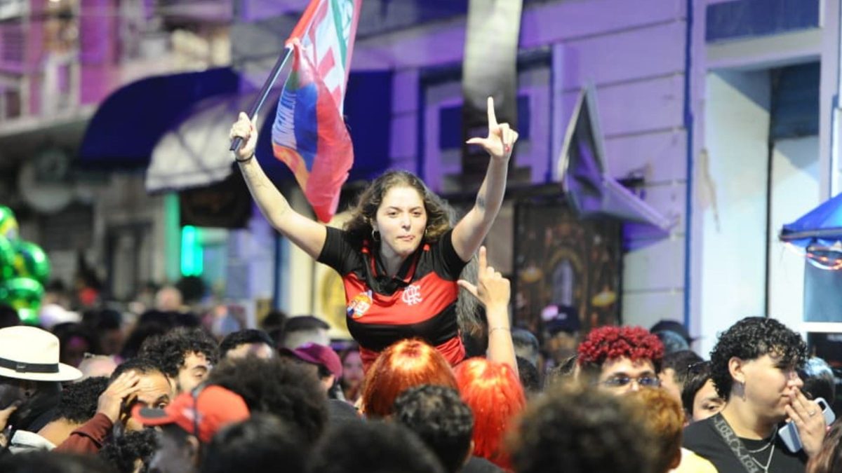 Festa, alívio e choro: petistas tomam as ruas de Florianópolis para comemorar reeleição de Lula