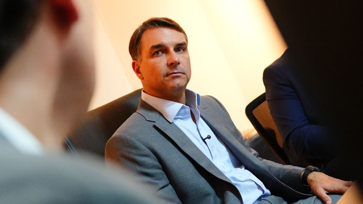 Flávio Bolsonaro diz que está ‘esfriando a cabeça’, mas não revela paradeiro nem a aliados